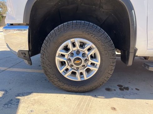 Used 2024 Chevrolet Silverado 2500 LT w/ Convenience Package image 10