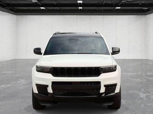 Used 2023 Jeep Grand Cherokee L Laredo AWD/4WD image 2