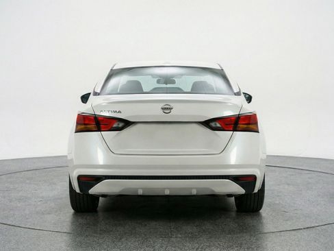 Used 2025 Nissan Altima 2.5 SV FWD image 7