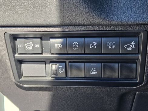 Used 2024 Toyota Tundra Limited image 23