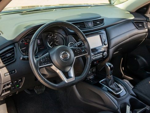 Used 2019 Nissan Rogue SV w/ Premium Package image 10