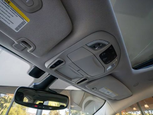 Used 2021 Chrysler Pacifica Touring-L w/ Uconnect Theater Family Group FWD image 15
