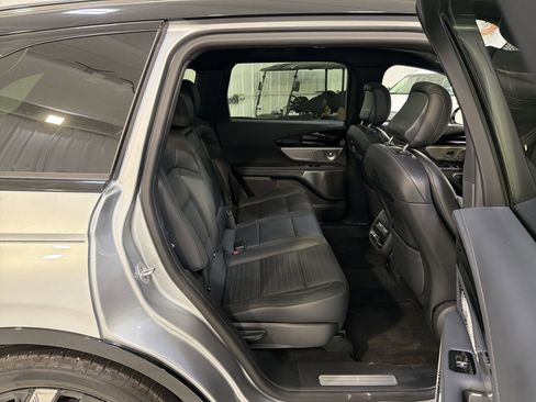 Used 2025 Lincoln Nautilus Reserve image 13