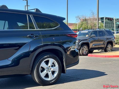Certified 2024 Toyota Highlander LE AWD/4WD image 10