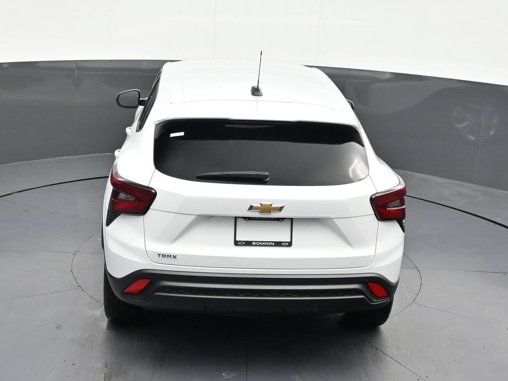 Used 2024 Chevrolet Trax LS w/ Driver Confidence Package FWD image 18