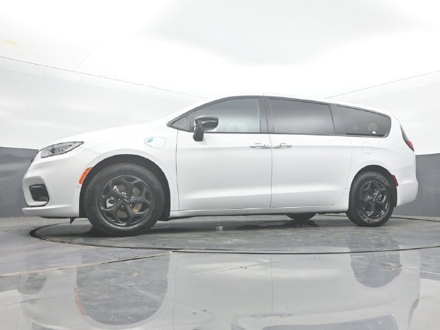 Used 2024 Chrysler Pacifica Limited FWD image 47