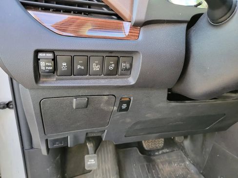 Used 2017 Toyota Sienna Limited Premium w/ Advanced Technology Package FWD image 23