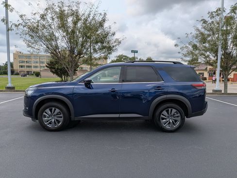 Used 2024 Nissan Pathfinder SV FWD image 6
