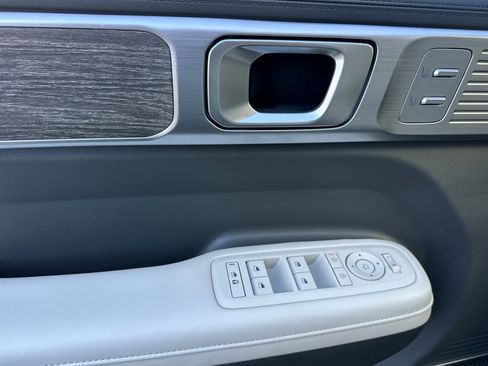Used 2025 Hyundai Santa Fe Limited FWD image 10