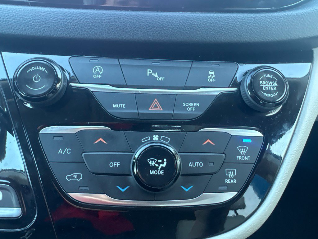 Used 2019 Chrysler Pacifica Touring-L Plus FWD image 23