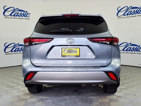 Used 2024 Toyota Highlander Platinum image 4