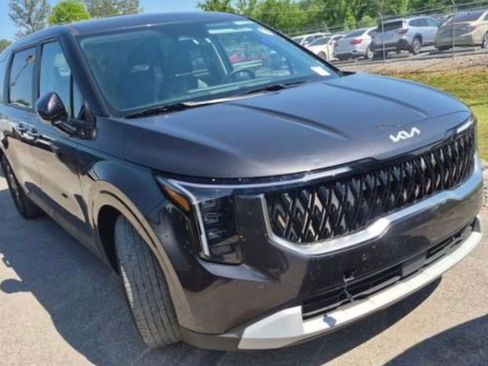 Used 2025 Kia Carnival FWD image 9