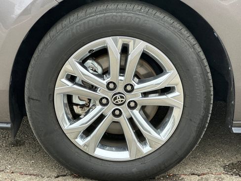 Used 2023 Toyota Sienna Platinum image 44