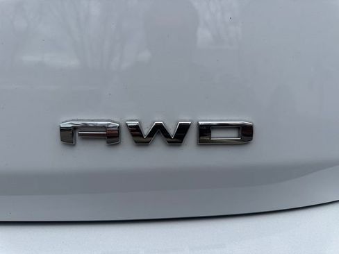 Used 2022 GMC Terrain SLE w/ Driver Convenience Package image 9