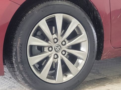 Used 2015 Toyota Camry XLE w/ Moonroof Package image 31