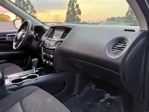 Used 2020 Nissan Pathfinder S image 19