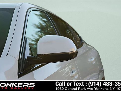 Used 2022 BMW X6 xDrive40i w/ Executive Package image 27