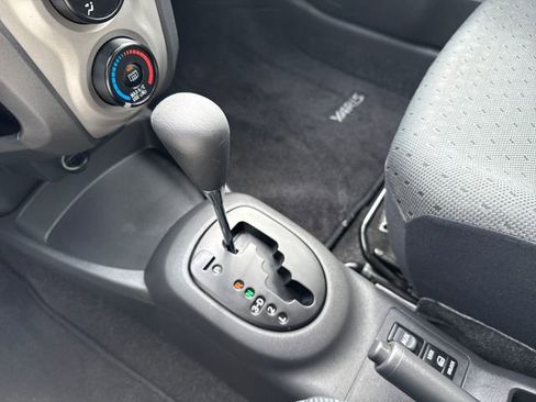 Used 2010 Toyota Yaris 4-Door Hatchback FWD image 23