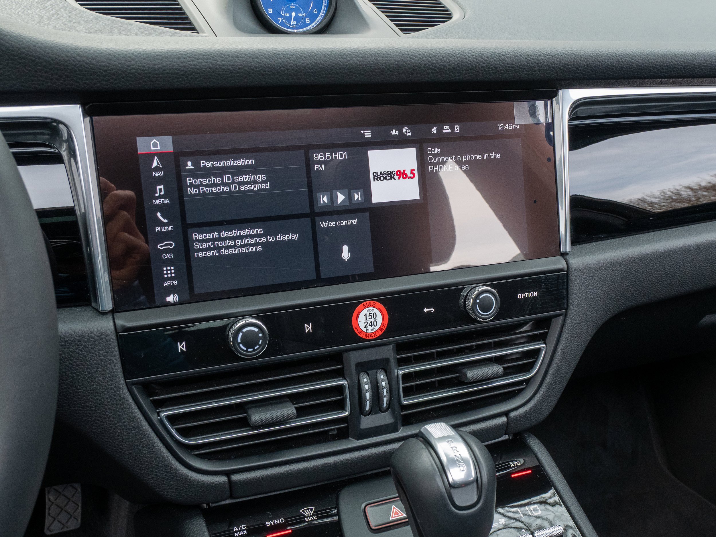 Certified 2025 Porsche Macan AWD/4WD image 28