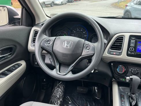 Used 2019 Honda HR-V LX image 17
