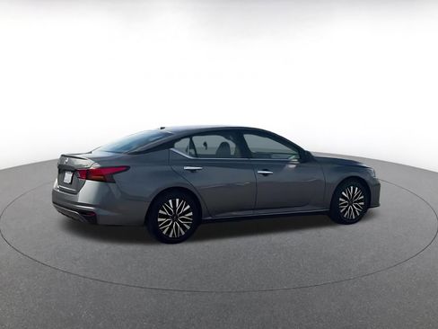 Used 2024 Nissan Altima 2.5 SV image 14