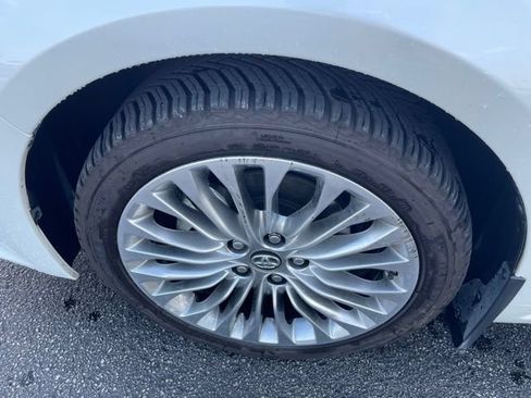 Used 2018 Toyota Avalon Limited FWD image 9