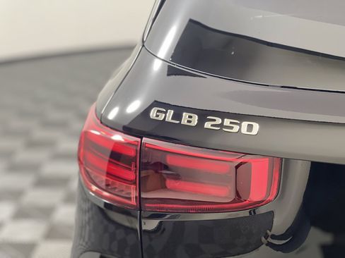 New 2025 Mercedes-Benz GLB 250 4MATIC image 12