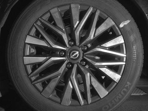 Used 2025 Nissan Altima 2.5 SV image 14