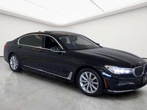 Used 2017 BMW 740i xDrive AWD/4WD image 36