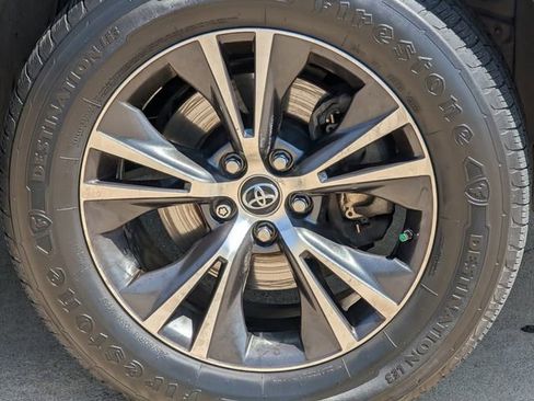 Used 2019 Toyota Highlander LE image 10