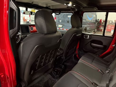 Used 2020 Jeep Gladiator Rubicon AWD/4WD image 34