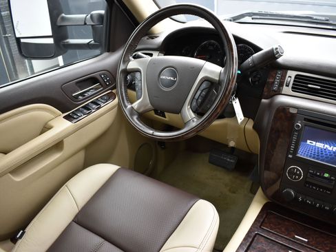 Used 2014 GMC Sierra 2500 Denali w/ Suspension Package, Off-Road image 23