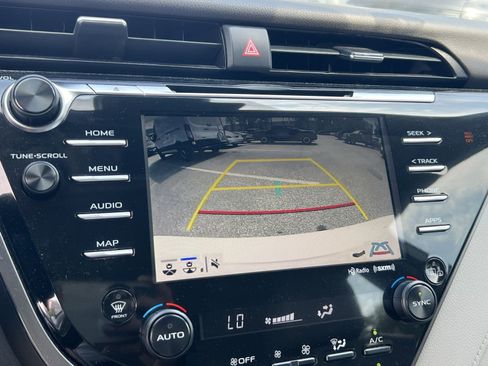 Used 2020 Toyota Camry SE w/ Sunroof Package FWD image 19