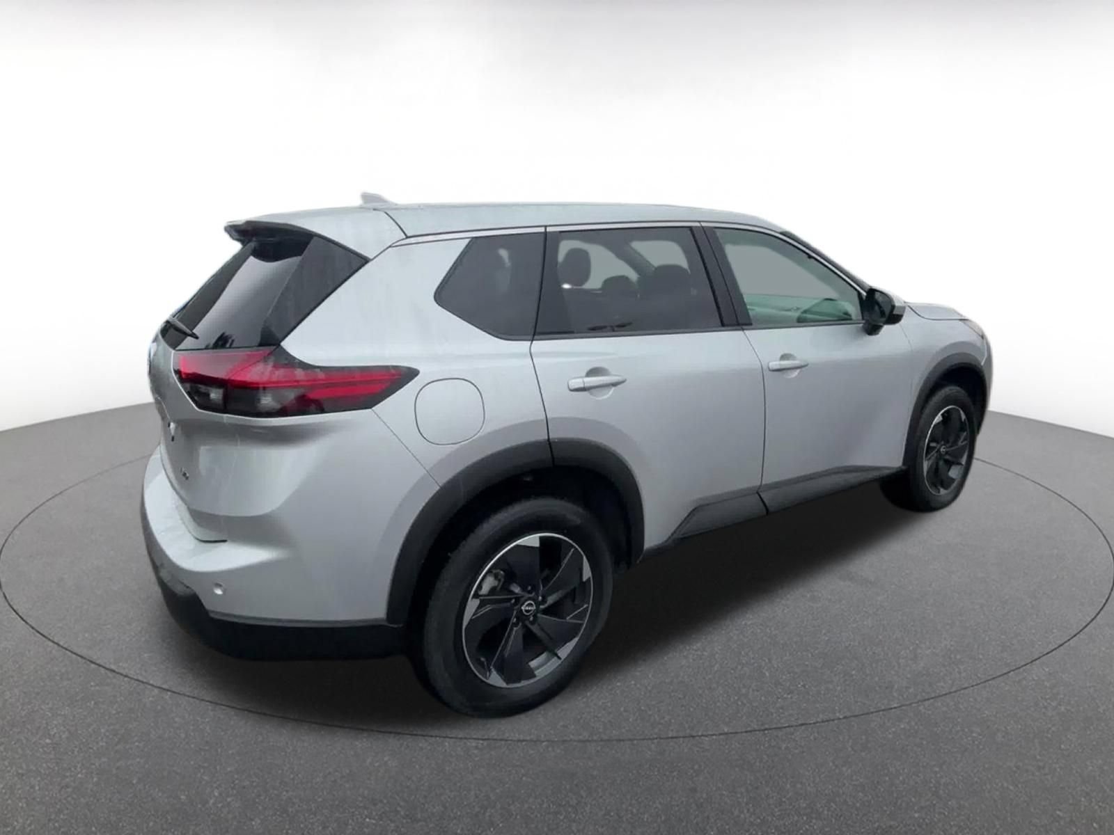 Used 2025 Nissan Rogue SV AWD/4WD image 14