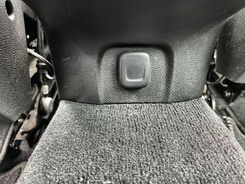 Used 2016 Chevrolet Impala LT w/ Convenience Package FWD image 19
