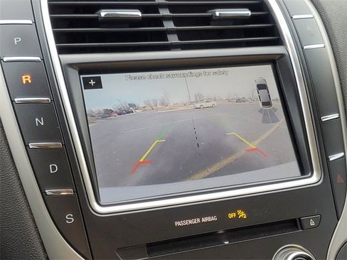 Used 2019 Lincoln Nautilus Select image 24