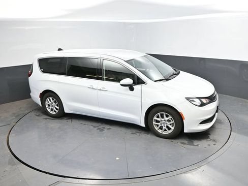 Used 2023 Chrysler Voyager LX FWD image 39