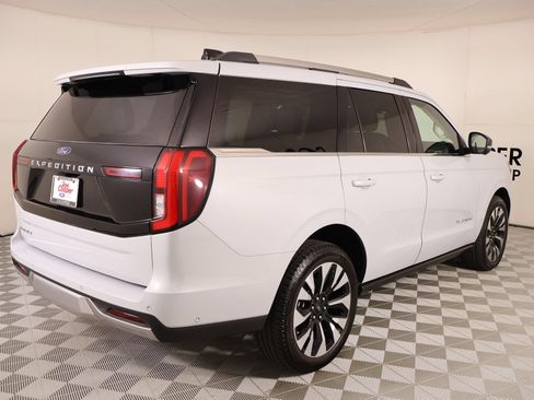 Used 2025 Ford Expedition Platinum w/ Driver's Package AWD/4WD image 23