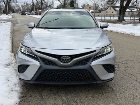 Used 2020 Toyota Camry SE image 3