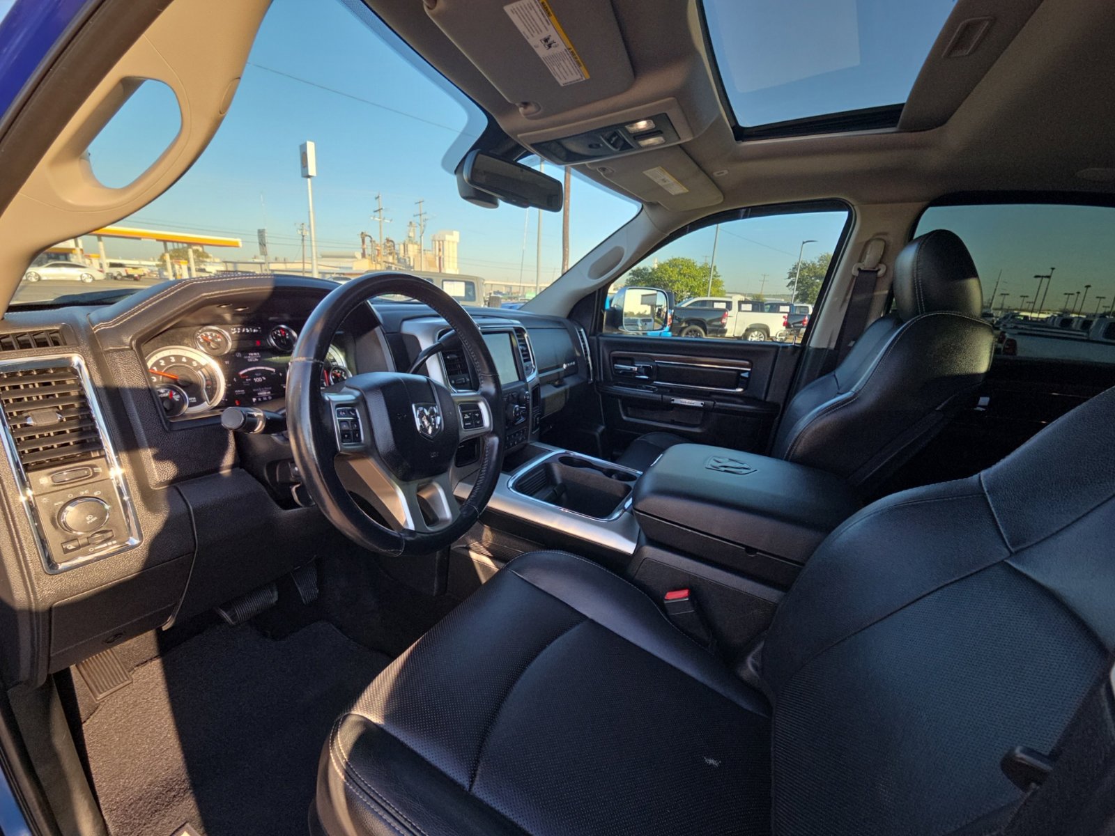 Used 2017 RAM 2500 Laramie w/ Convenience Group AWD/4WD image 9