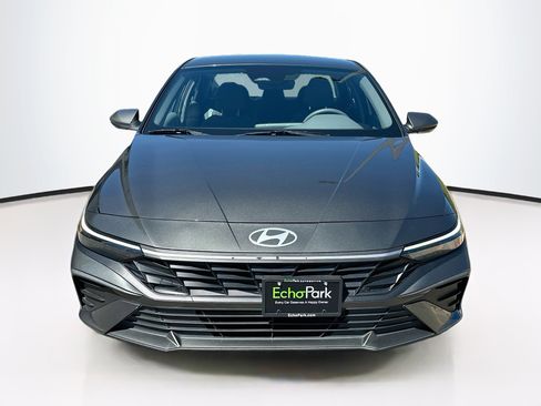 Used 2024 Hyundai Elantra SEL FWD image 2