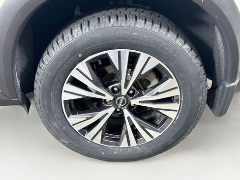 Used 2023 Nissan Rogue SV FWD image 11