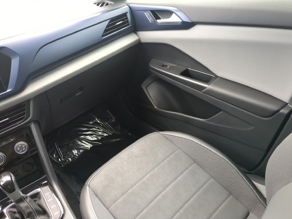 Certified 2023 Volkswagen Taos SE w/ Panoramic Sunroof Package FWD image 16
