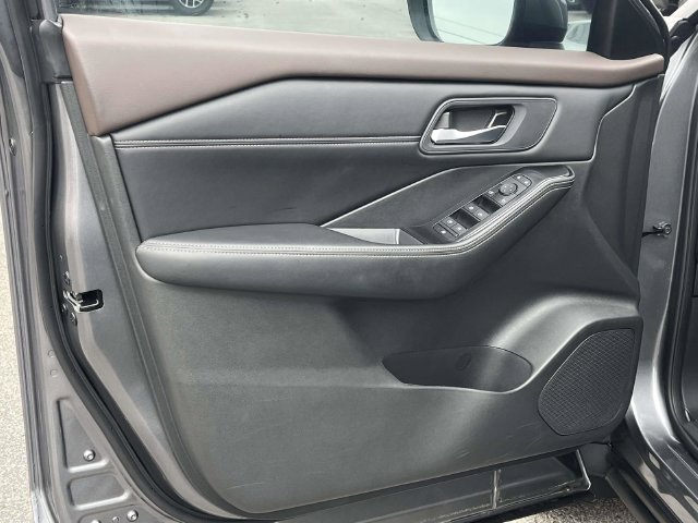 Used 2023 Nissan Rogue SV w/ SV Premium B Package FWD image 15