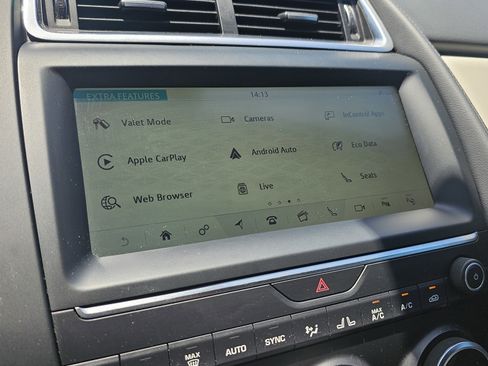 Used 2018 Jaguar E-PACE SE image 41