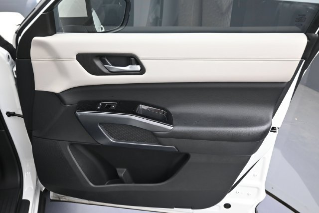 Used 2024 Nissan Pathfinder SL FWD image 26