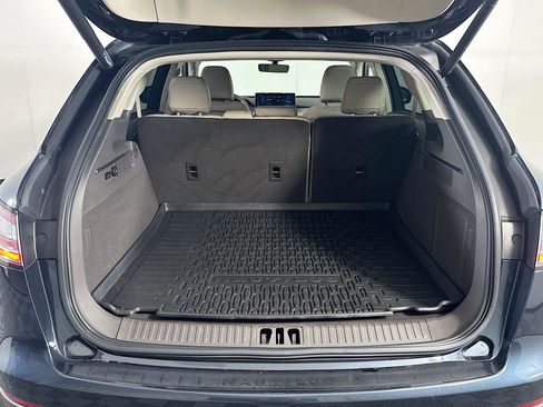 Used 2022 Lincoln Nautilus FWD w/ Premium Package image 30