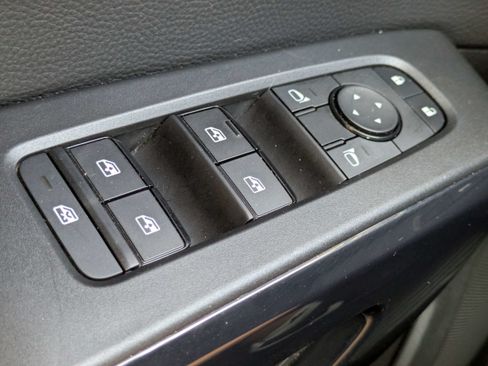 Used 2025 Nissan Pathfinder SV AWD/4WD image 25