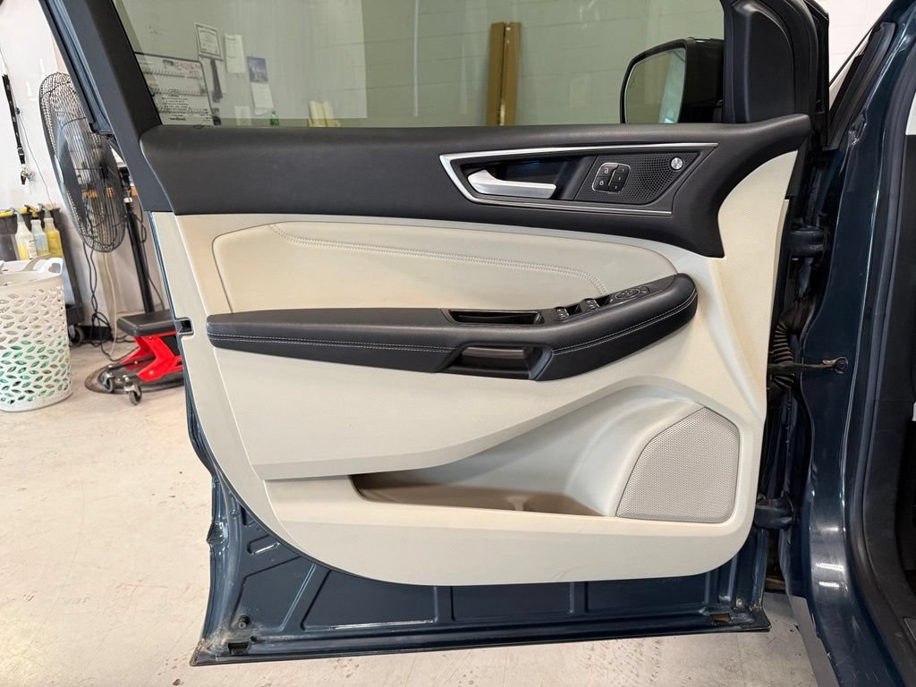 Used 2019 Ford Edge Titanium w/ Equipment Group 301A AWD/4WD image 17