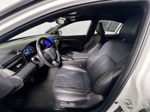 Used 2025 Toyota Camry XSE FWD image 14